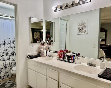 13539 Quinta Way - Photo Thumbnail 16