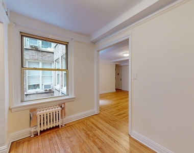 East 10th Street - Photo Thumbnail 2