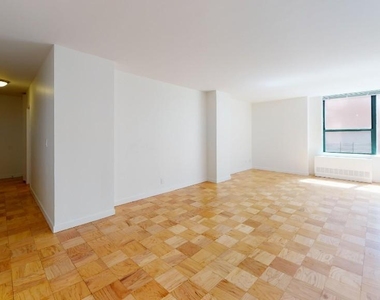 West 87th Street - Photo Thumbnail 3