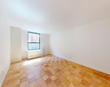 West 87th Street - Photo Thumbnail 4