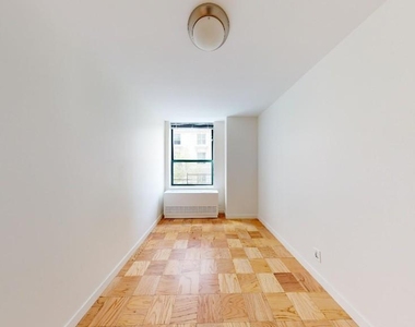 West 87th Street - Photo Thumbnail 6