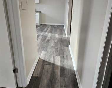 109 Caesar Lane - Photo Thumbnail 13