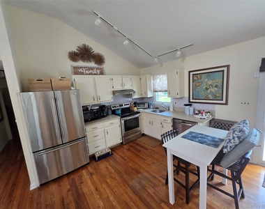 870 Noyack Road - Photo Thumbnail 7