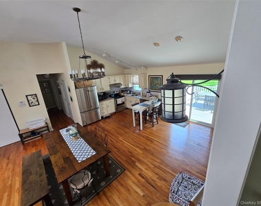 870 Noyack Road - Photo Thumbnail 6