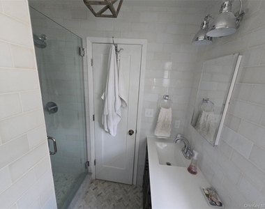 870 Noyack Road - Photo Thumbnail 12