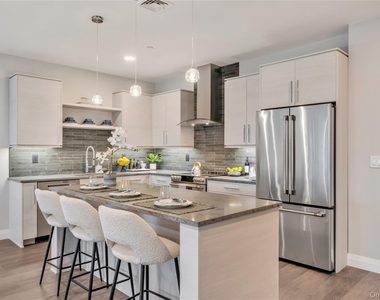 101 Searing Avenue - Photo Thumbnail 6