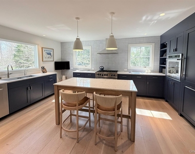 323 Division Street - Photo Thumbnail 7