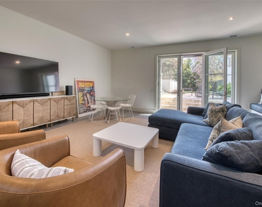 323 Division Street - Photo Thumbnail 15