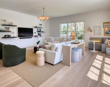 323 Division Street - Photo Thumbnail 5