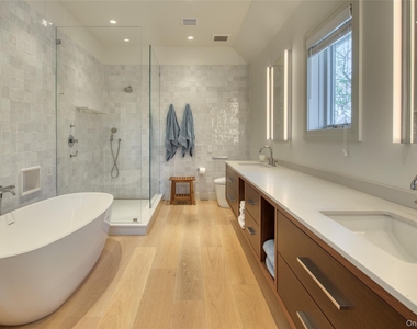 323 Division Street - Photo Thumbnail 14