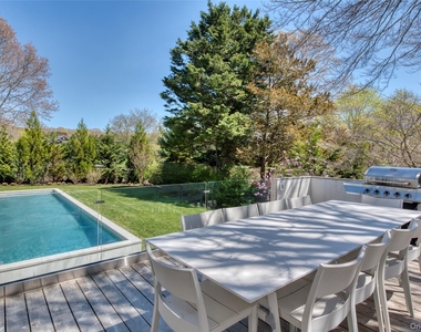 323 Division Street - Photo Thumbnail 12