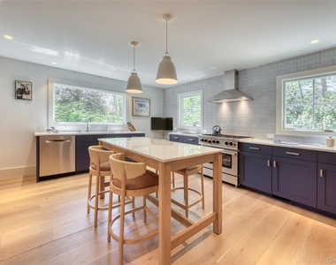323 Division Street - Photo Thumbnail 6