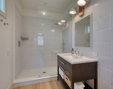 323 Division Street - Photo Thumbnail 17