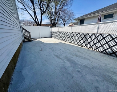 70 Burlington Avenue - Photo Thumbnail 9