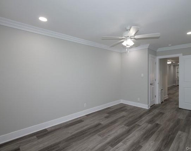 625 Tulip Avenue - Photo Thumbnail 5