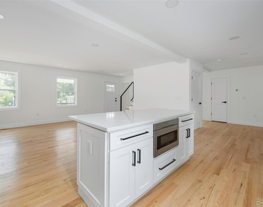 7441 S Broadway - Photo Thumbnail 5