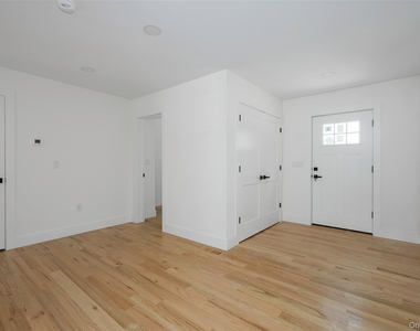 7441 S Broadway - Photo Thumbnail 16