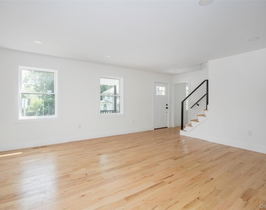 7441 S Broadway - Photo Thumbnail 8