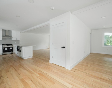 7441 S Broadway - Photo Thumbnail 6