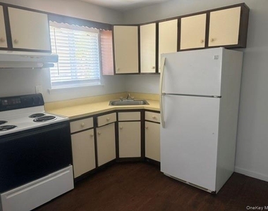1-72 Parkcenter Drive - Photo Thumbnail 1