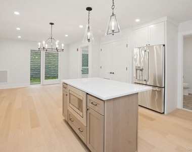 25 S Riverside Avenue - Photo Thumbnail 1