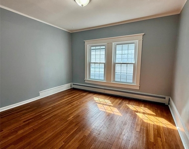 9 Arlington Place - Photo Thumbnail 3