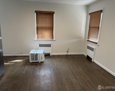 2729 Woodbridge Avenue - Photo Thumbnail 7