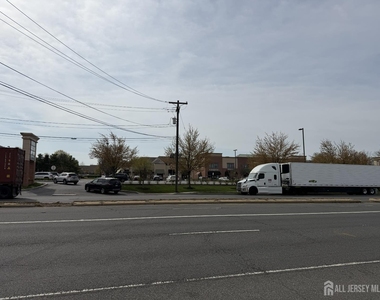2729 Woodbridge Avenue - Photo Thumbnail 11