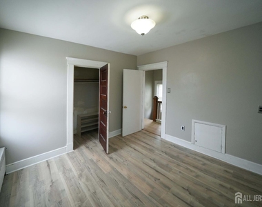 211 S 11 Avenue - Photo Thumbnail 5