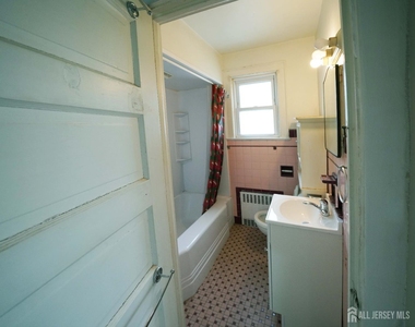 211 S 11 Avenue - Photo Thumbnail 7