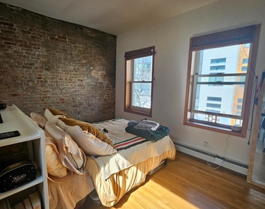 362 Carroll Street - Photo Thumbnail 3