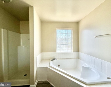 6002 Bush Court - Photo Thumbnail 11