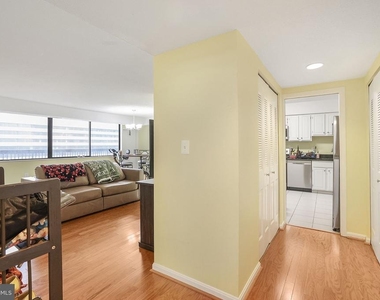 3713 S George Mason Drive - Photo Thumbnail 4