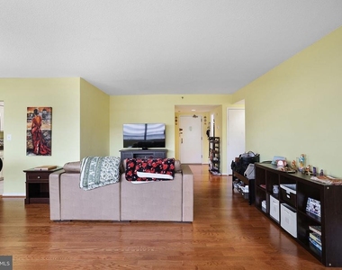 3713 S George Mason Drive - Photo Thumbnail 7