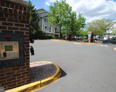 12823 Fair Briar Lane - Photo Thumbnail 5