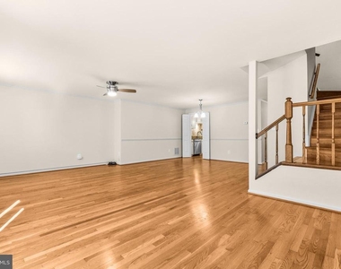 8931 Park Forest Drive - Photo Thumbnail 11
