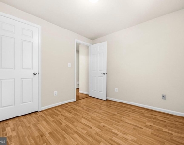8931 Park Forest Drive - Photo Thumbnail 20