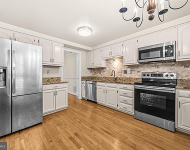 8931 Park Forest Drive - Photo Thumbnail 6