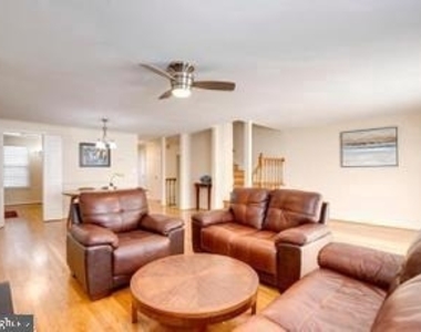 8931 Park Forest Drive - Photo Thumbnail 12