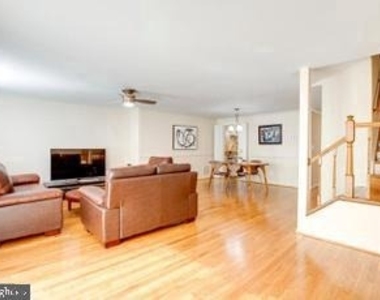 8931 Park Forest Drive - Photo Thumbnail 10