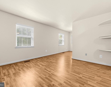 8931 Park Forest Drive - Photo Thumbnail 19