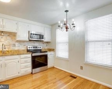 8931 Park Forest Drive - Photo Thumbnail 5