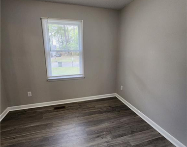 6701 Vaughn Road - Photo Thumbnail 9