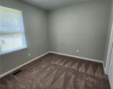 6701 Vaughn Road - Photo Thumbnail 18