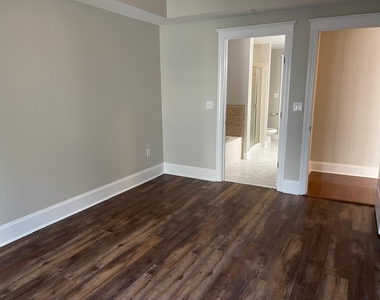 222 Glenwood Avenue - Photo Thumbnail 6