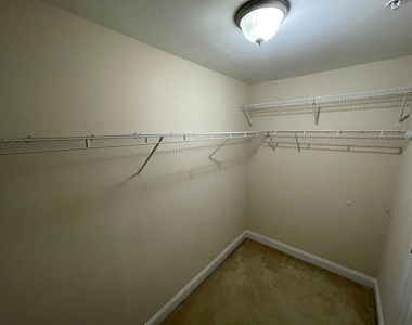 222 Glenwood Avenue - Photo Thumbnail 11