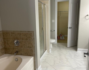222 Glenwood Avenue - Photo Thumbnail 10