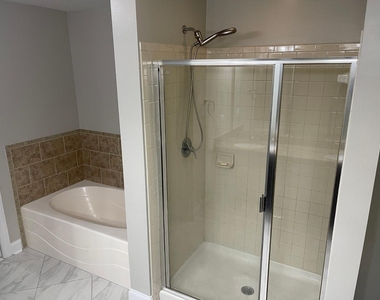 222 Glenwood Avenue - Photo Thumbnail 9