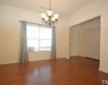 1304 Cozart Street - Photo Thumbnail 5