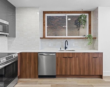 1502 S 52nd Street - Photo Thumbnail 3